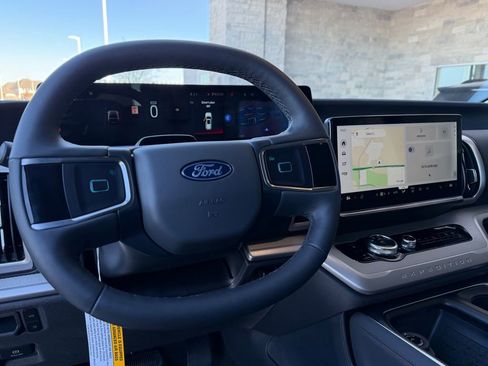 New 2025 Ford Expedition Active image 38