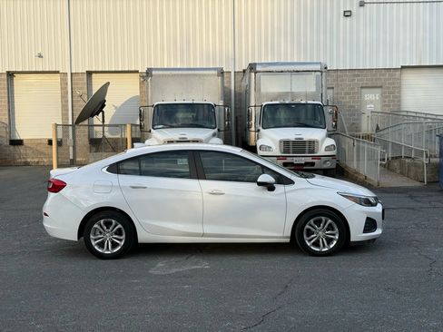Used 2019 Chevrolet Cruze LT w/ Convenience Package image 14