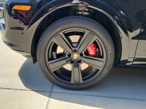 New 2026 Porsche Cayenne GTS image 10