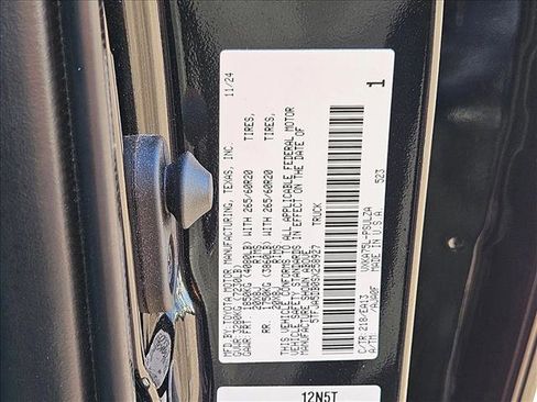 Used 2025 Toyota Tundra Limited AWD/4WD image 29