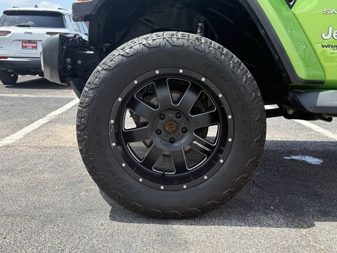 Used 2019 Jeep Wrangler Unlimited Sahara AWD/4WD image 9
