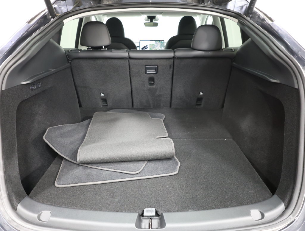 Used 2023 Tesla Model Y 2WD image 27