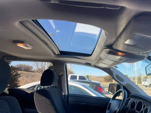 Used 2010 Toyota Tundra 4x4 CrewMax image 4