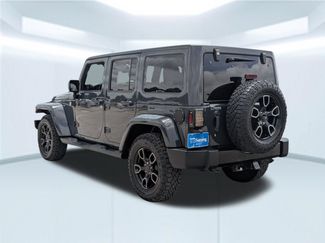 Used 2017 Jeep Wrangler Unlimited Sahara AWD/4WD video 3