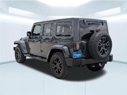 Used 2017 Jeep Wrangler Unlimited Sahara AWD/4WD image 3