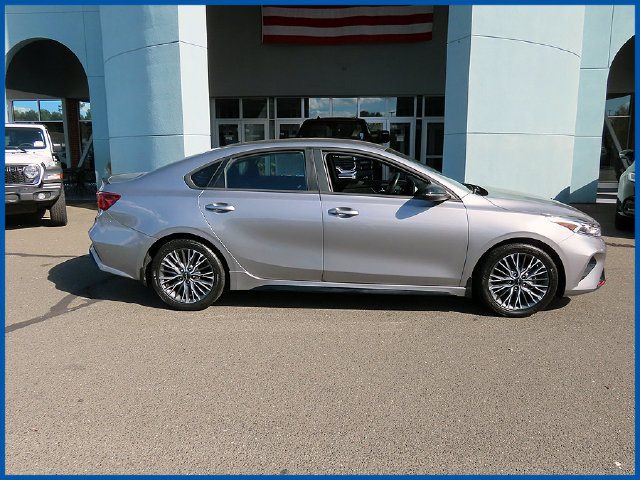 Used 2023 Kia Forte GT-Line FWD image 2