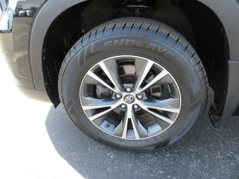 Used 2016 Toyota Highlander XLE AWD/4WD image 14