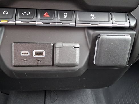 Used 2026 Chevrolet Silverado 1500 Custom Trail Boss w/ LPO, Dark Essentials Package image 23