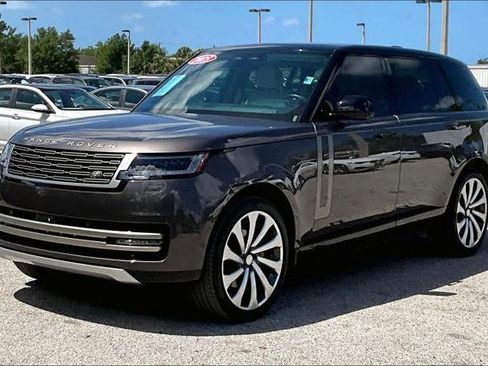 Used 2025 Land Rover Range Rover Long Wheelbase SE AWD/4WD image 9