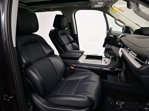 Used 2025 Lincoln Navigator Reserve image 25