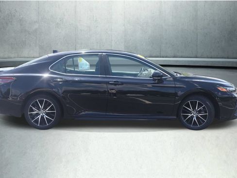 Used 2024 Toyota Camry SE FWD image 14