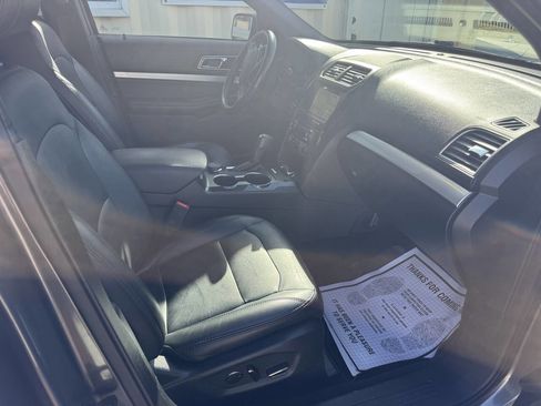 Used 2017 Ford Explorer XLT w/ Equipment Group 202A image 12