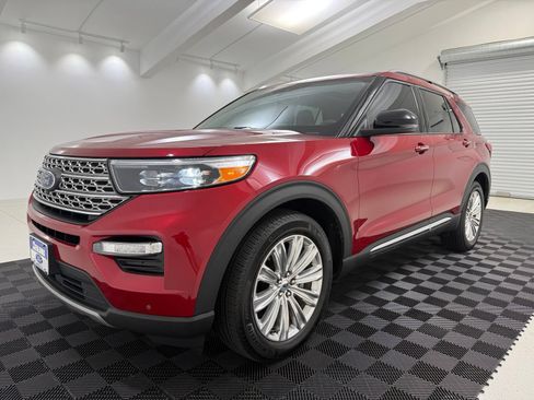 Used 2024 Ford Explorer Limited w/ Limited Technology Package RWD image 3