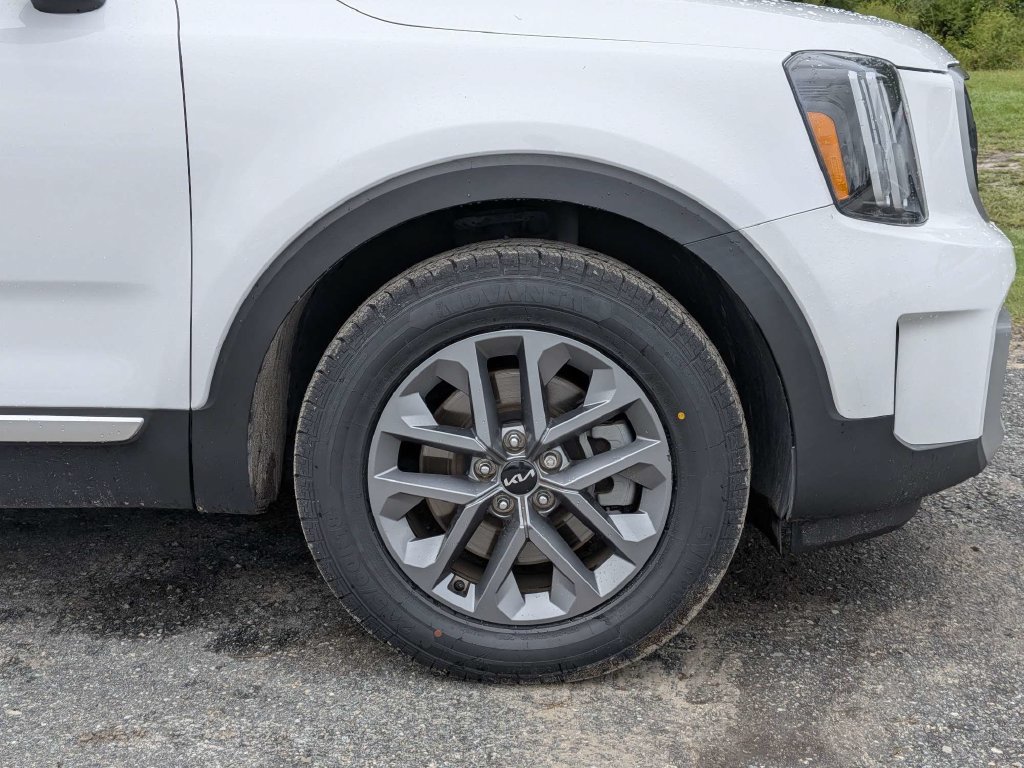 Used 2024 Kia Telluride LX FWD image 12