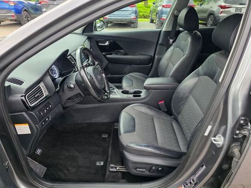 Used 2017 Kia Niro EX FWD image 16