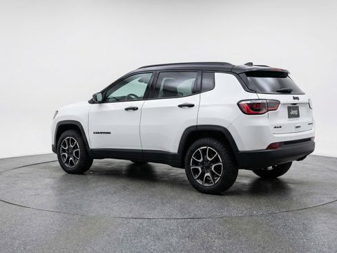 Used 2025 Jeep Compass Trailhawk AWD/4WD image 6