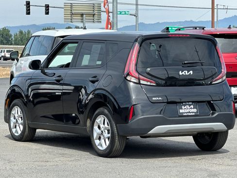 Used 2025 Kia Soul LX w/ LX Technology Package FWD image 7