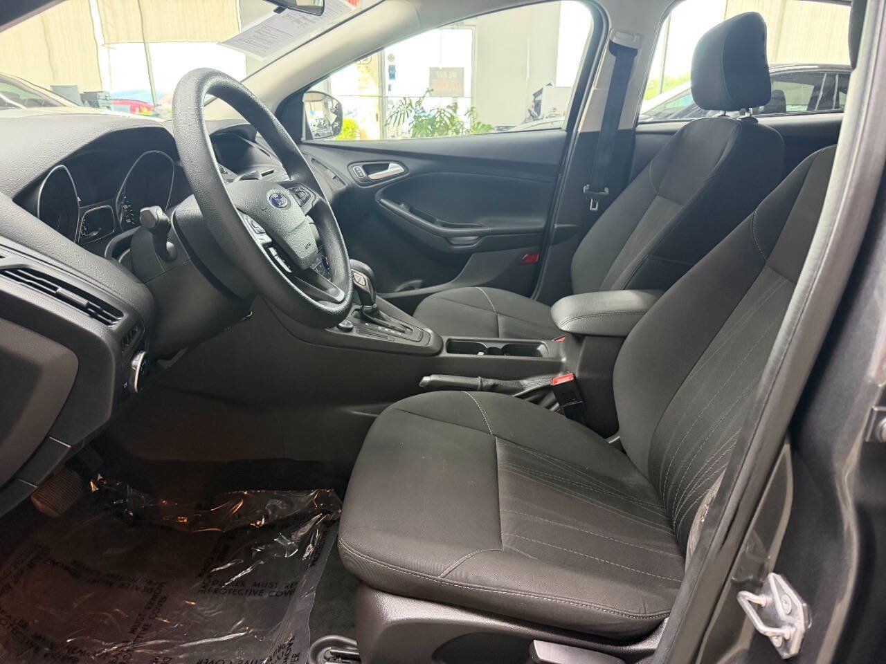 Used 2017 Ford Focus SE FWD image 11
