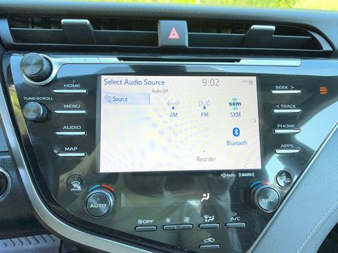 Used 2019 Toyota Camry XSE FWD image 17