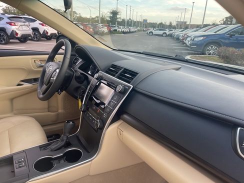 Used 2015 Toyota Camry XLE image 34