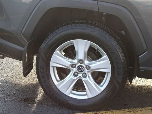 Used 2020 Toyota RAV4 XLE w/ Convenience Package image 8