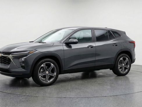 Used 2025 Chevrolet Blazer LT image 3