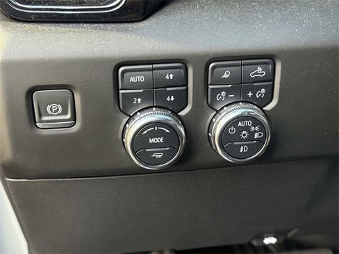 Used 2024 GMC Sierra 1500 AT4 w/ Technology Package image 26