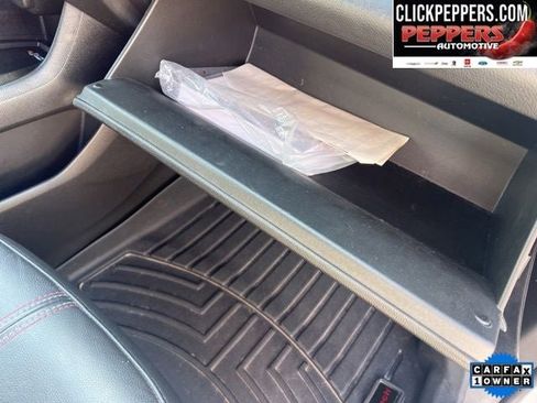 Used 2022 Chevrolet Traverse RS FWD image 15