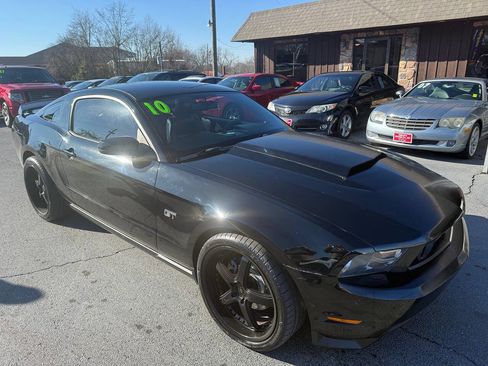 Used 2010 Ford Mustang GT Premium image 2