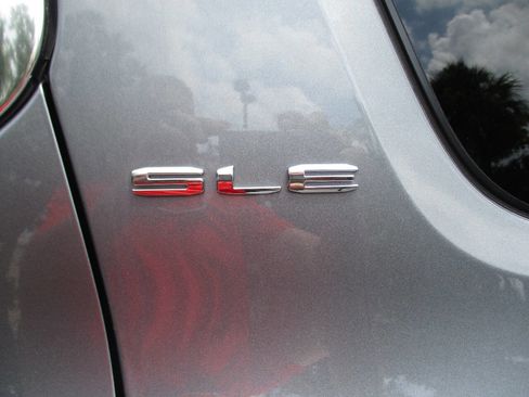 Used 2020 GMC Acadia SLE image 39