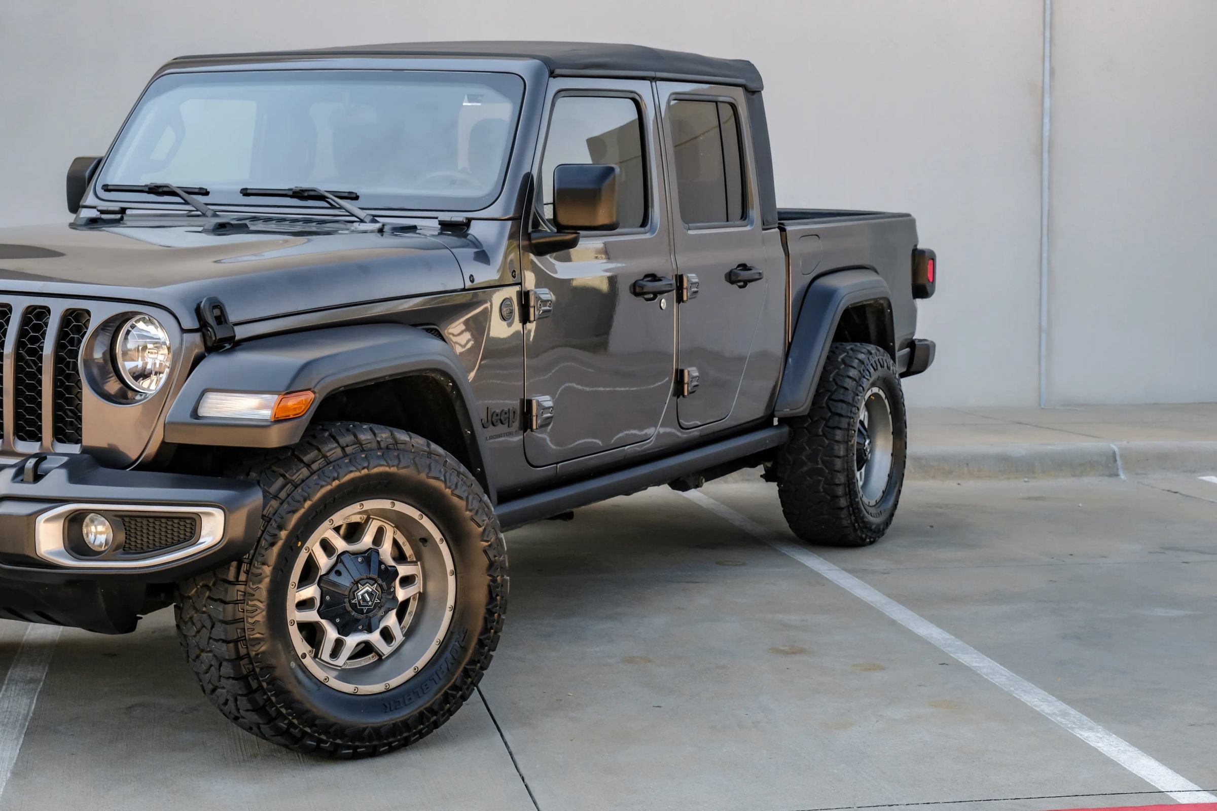 Used 2023 Jeep Gladiator Sport AWD/4WD image 8