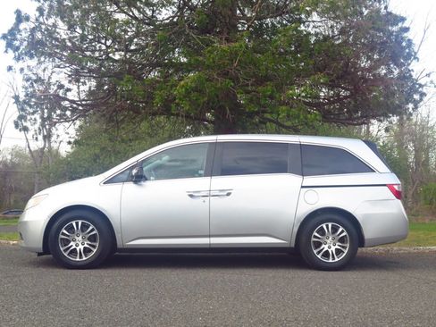 Used 2011 Honda Odyssey EX image 2
