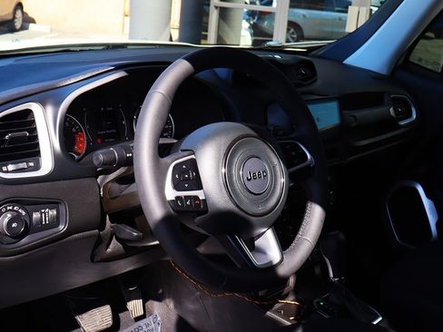 Used 2020 Jeep Renegade Latitude w/ Popular Equipment Group FWD image 38