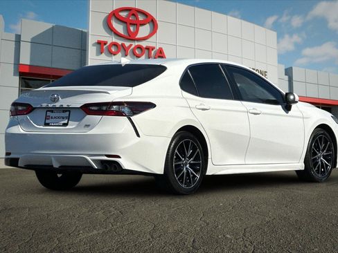 Certified 2022 Toyota Camry SE FWD image 3