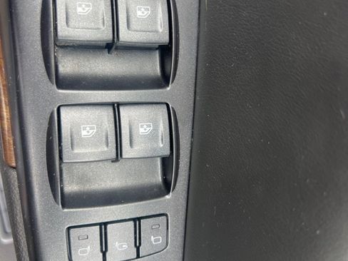 Used 2015 Chevrolet Suburban LT AWD/4WD image 31