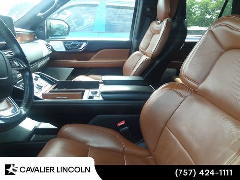 Used 2019 Lincoln Navigator Reserve AWD/4WD image 6