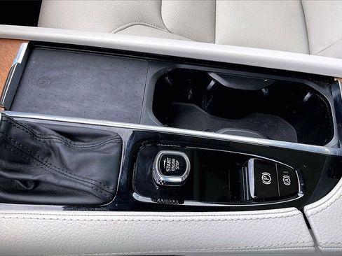 Used 2022 Volvo XC90 T6 Momentum w/ Advanced Package image 24