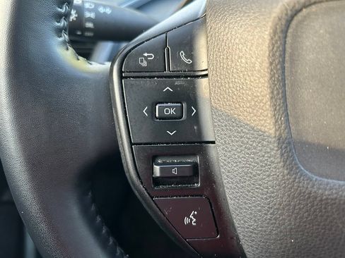 Used 2024 Toyota Prius LE FWD image 19