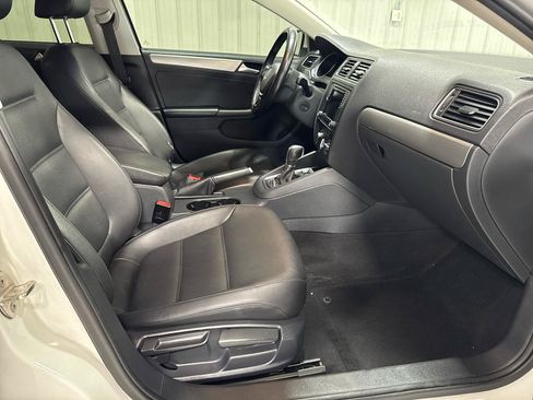 Used 2017 Volkswagen Jetta SE FWD image 10