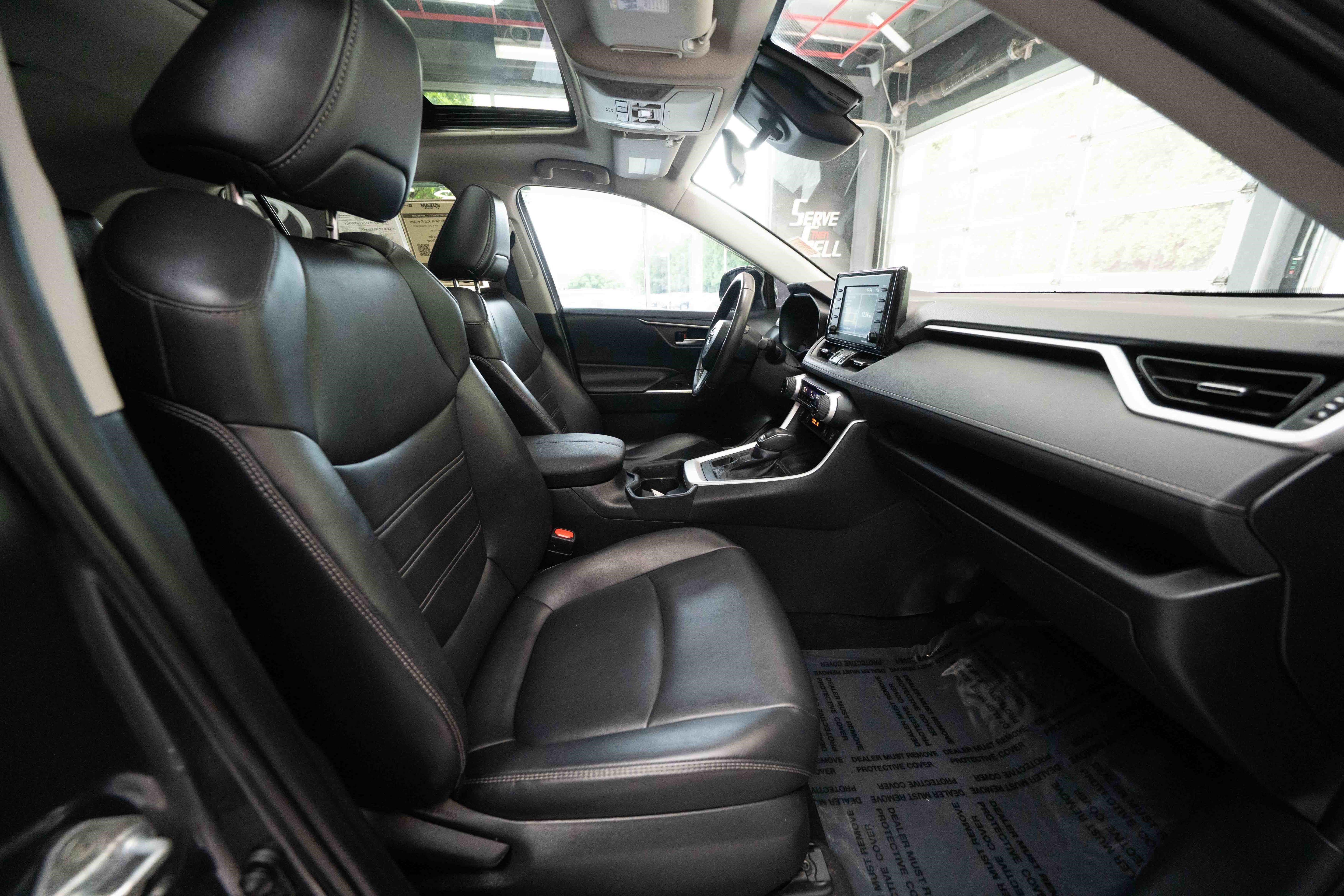 Used 2021 Toyota RAV4 XLE Premium AWD/4WD image 27
