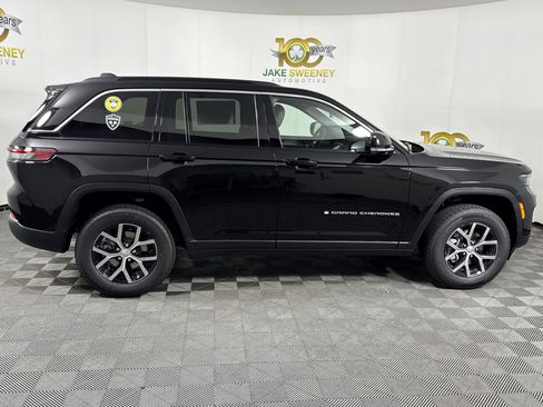 New 2025 Jeep Grand Cherokee Limited w/ Trailer Tow Package image 11