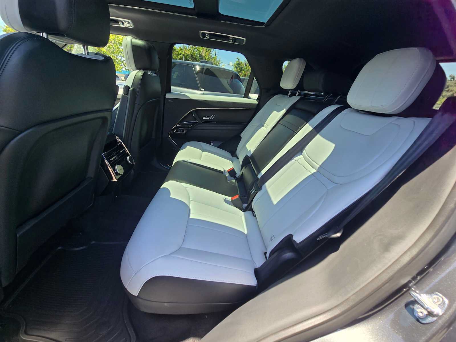 New 2026 Land Rover Range Rover Sport Dynamic SE AWD/4WD image 17