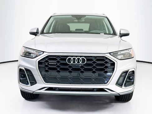 Used 2022 Audi Q5 2.0T Premium Plus w/ Premium Plus Package AWD/4WD image 2