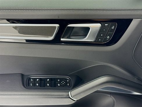 Used 2023 Porsche Cayenne Turbo image 11