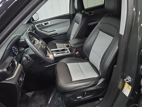 Used 2024 Ford Explorer XLT w/ Equipment Group 202A AWD/4WD image 33