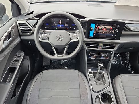 New 2026 Volkswagen Taos SE FWD image 8