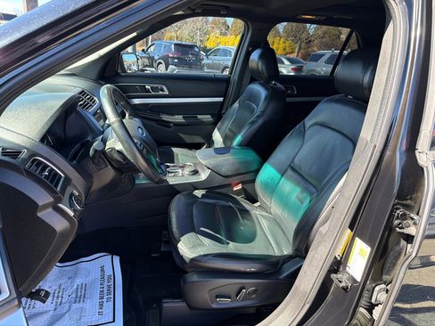 Used 2017 Ford Explorer XLT w/ Equipment Group 202A image 11