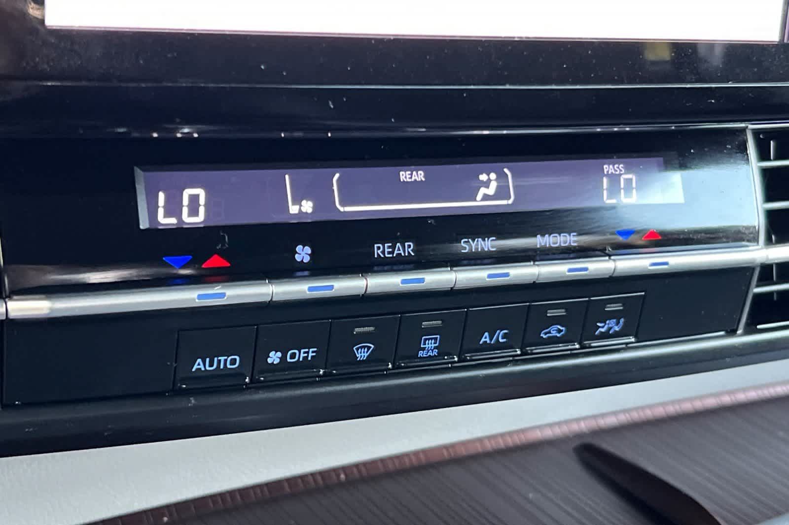 Certified 2021 Toyota Sienna LE FWD image 23