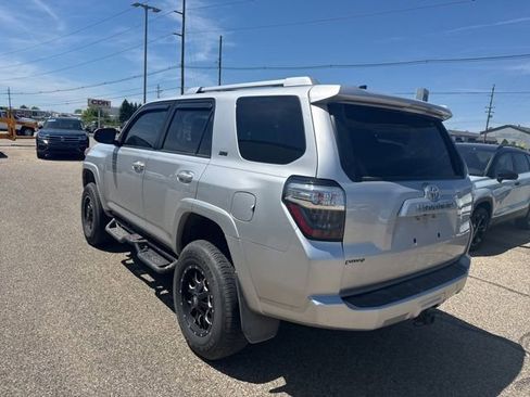 Used 2018 Toyota 4Runner SR5 AWD/4WD image 6