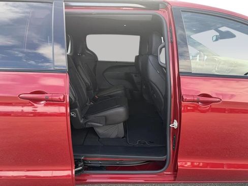 New 2026 Chrysler Pacifica Select FWD image 33